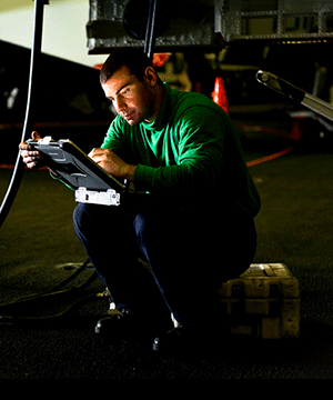 Official US Navy photo maintenace on F/A-18F Super Hornet