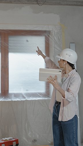 Image: maintenance worker with tablet